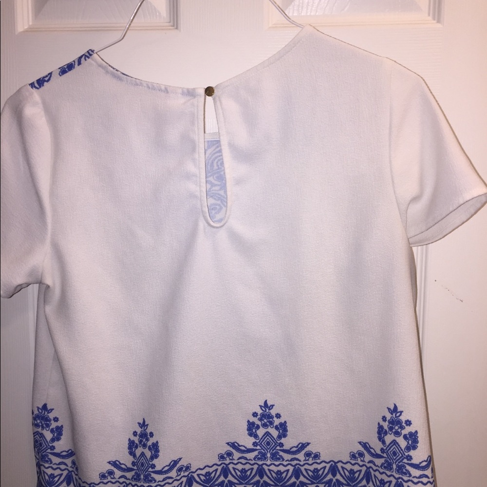 Beautiful Blue and White Blouse - Picture 3 of 3